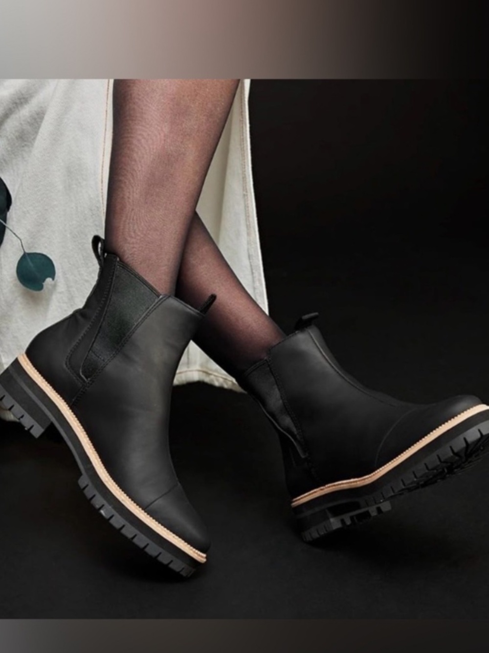 toms dakota black leather chelsea boots lug sole size 8